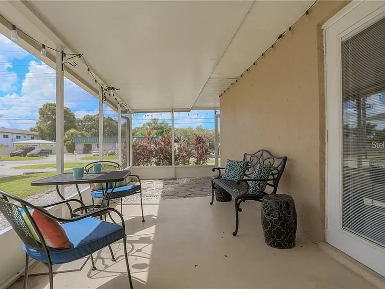 2907 Hyde Park St — Photo 2