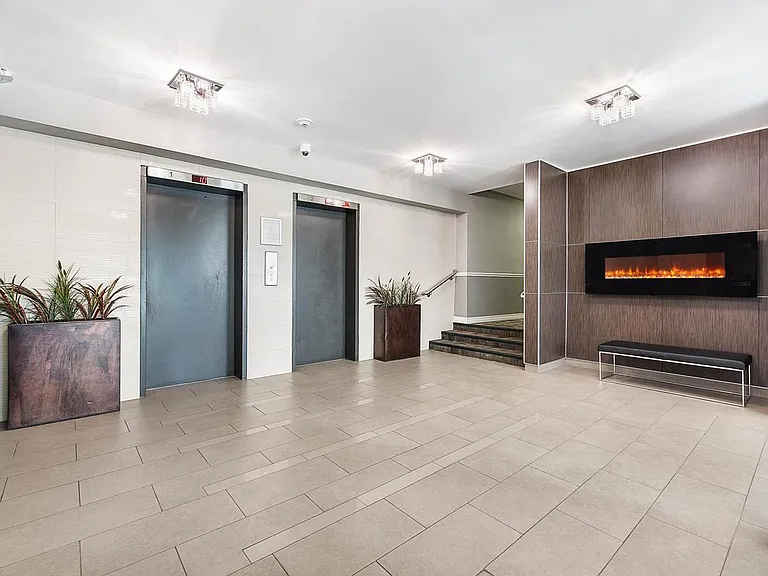 15 Eva Rd — Photo 10