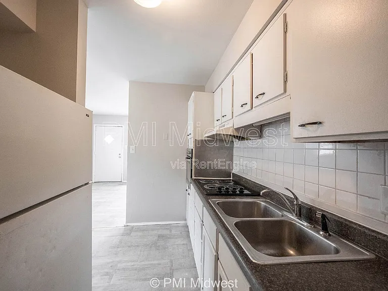 5820 Grandview Dr — Photo 9