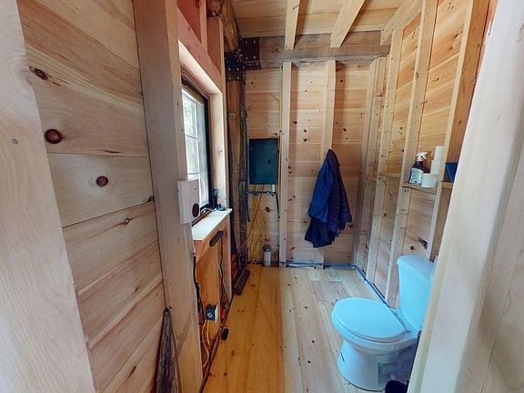 4th image of 708 Red Pine Road