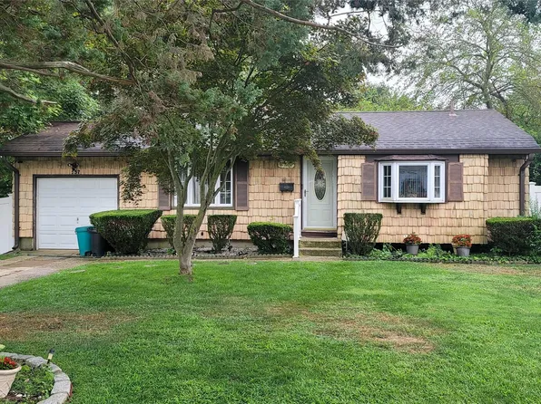 257 Fruitwood Lane, Central Islip, NY 11722