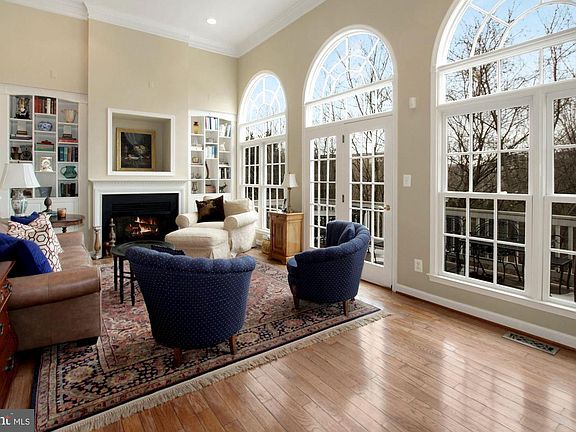 3rd image of 107 Oak Knoll Ter