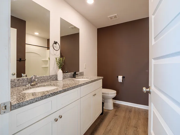 1716 Phillips Cir — Photo 7