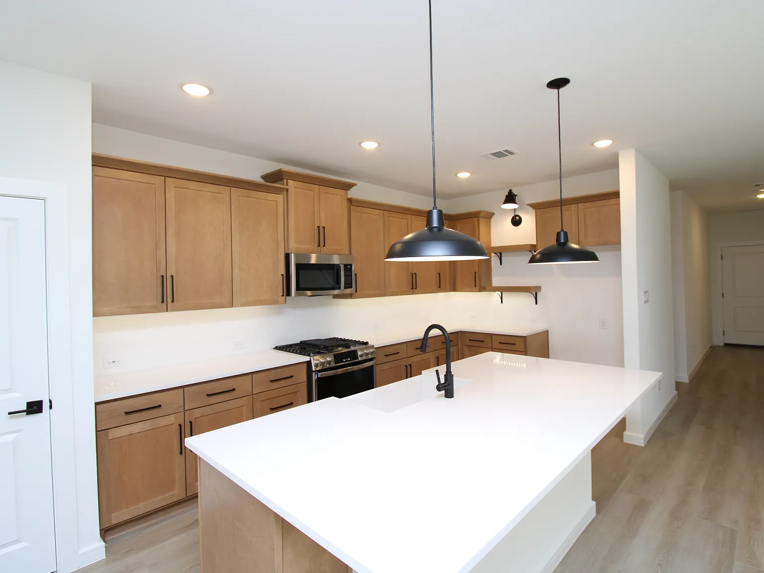 5 bed, 2659 sqft, $2,550 — Photo 3