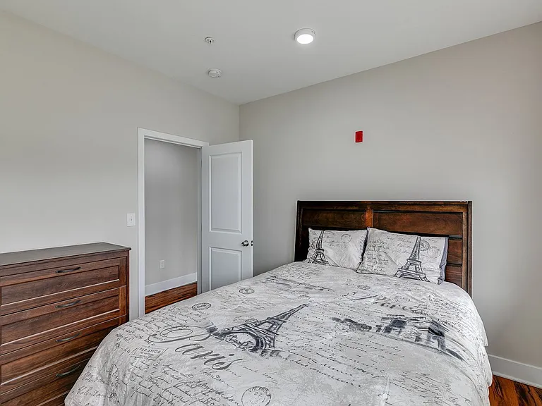 549 Armstrong St #302 — Photo 15
