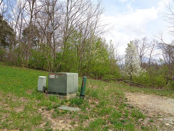 4th image of 15 Brittney Dr