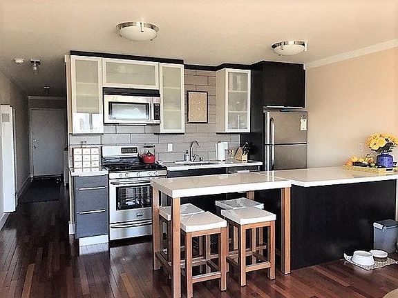 2nd image of 910 Presidio Ave APT 6