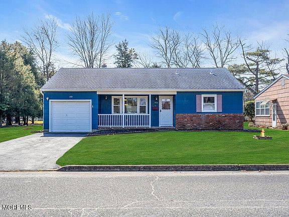 4th image of 1113 Edgebrook Drive S