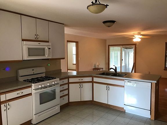5th image of 828 Black Cherry Ln