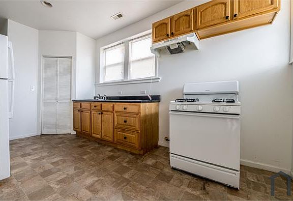 4th image of 7949 S Paulina St