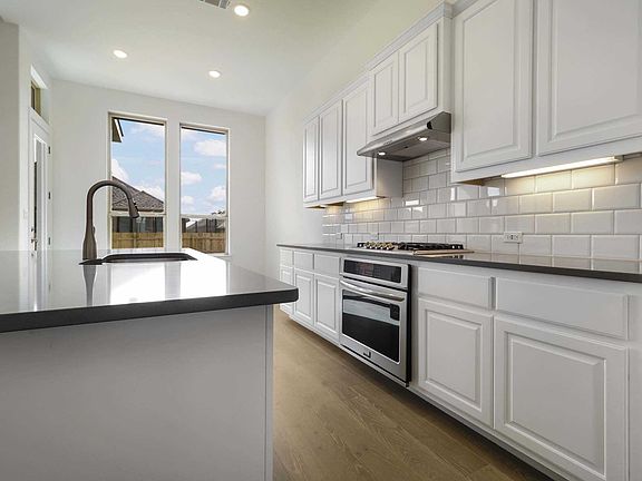 4th image of 128 Regents Ln