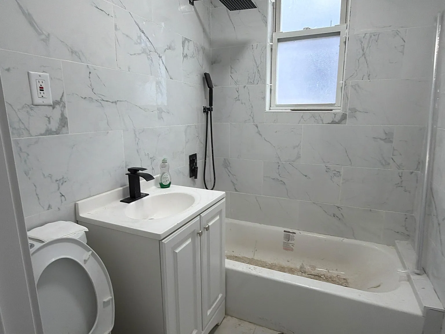 3 bed, $3,373 — Photo 4