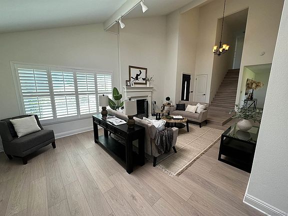 3rd image of 14703 Penasquitos Dr