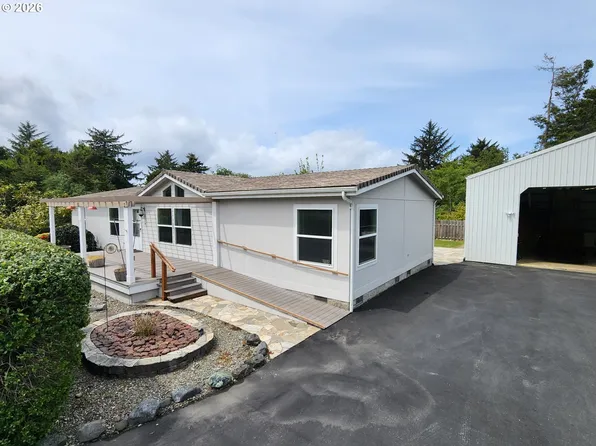 255 15th St SE, Bandon, OR 97411