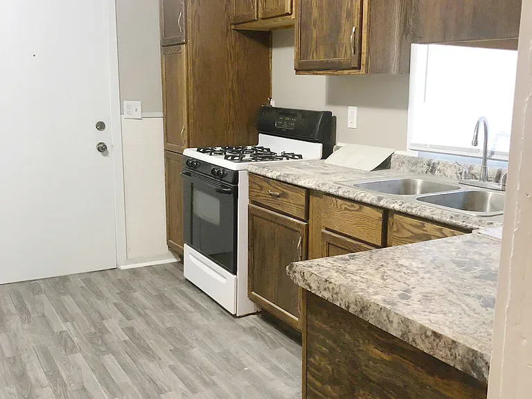 714 Mynster Street Council Bluffs, IA 51503 (4 Units) - 1 — Photo 4
