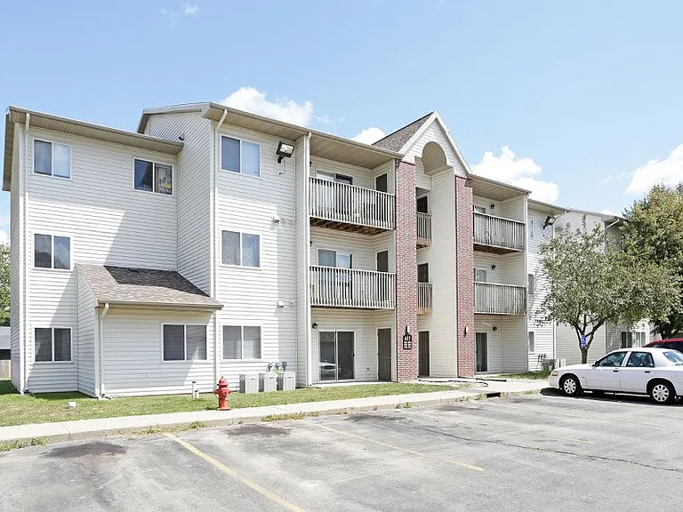 THE ARBORS APARTMENTS — Photo 14