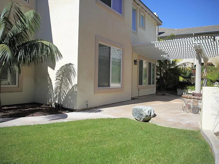 1566 Glencrest Dr — Photo 13