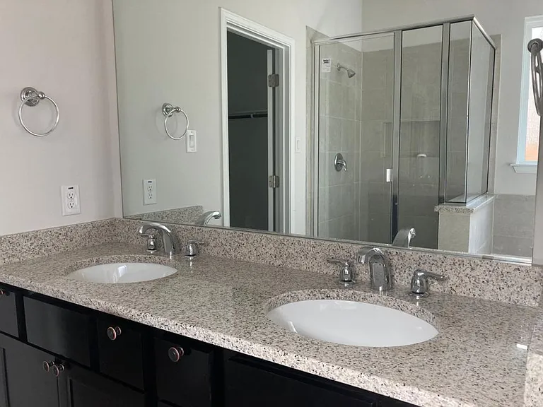 136 Green Knoll Ln — Photo 12