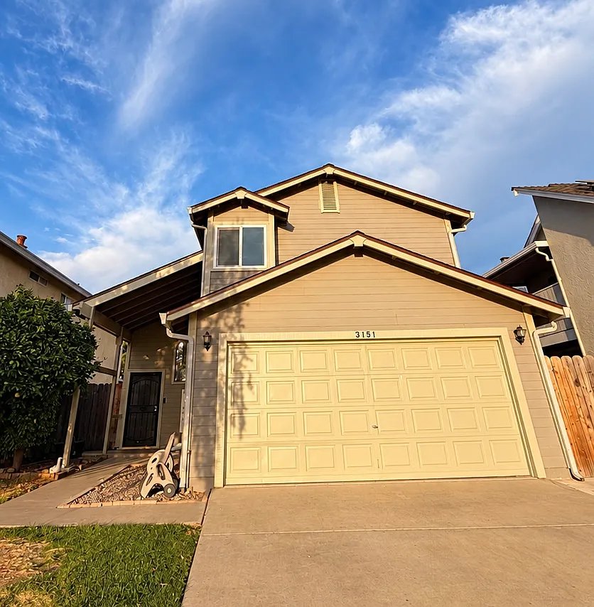 3 bed, 2.5 bath, 1368 sqft, $2,700 — Photo 1
