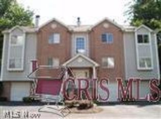 350 Village Pointe Dr, Akron, OH 44313