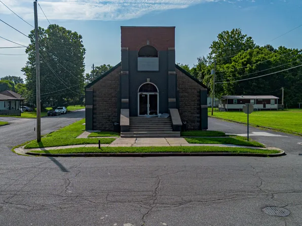 1038 Burnett St, Paducah, KY 42001