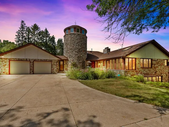 N4W29579 Bryn DRIVE, Waukesha, WI 53188