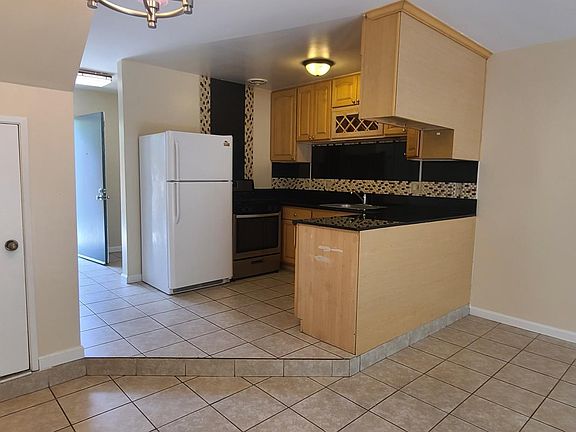 3rd image of 221 Vista Glen Ln APT D