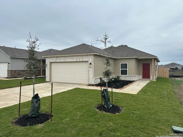 7715 Stud Dr, Elmendorf, TX 78112