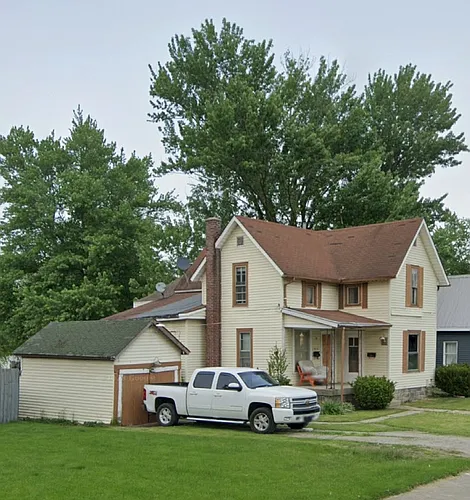 456 E Walnut St Photo 1