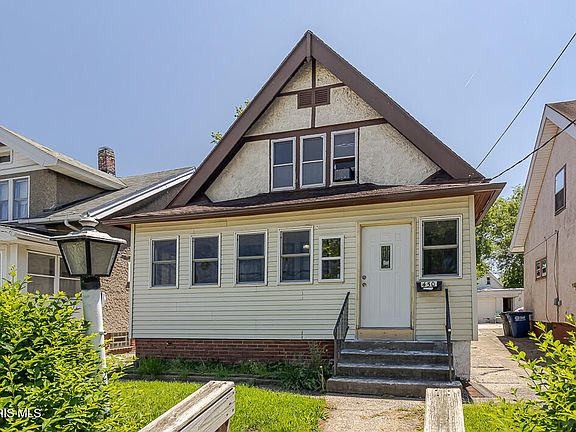 2nd image of 450 2nd St