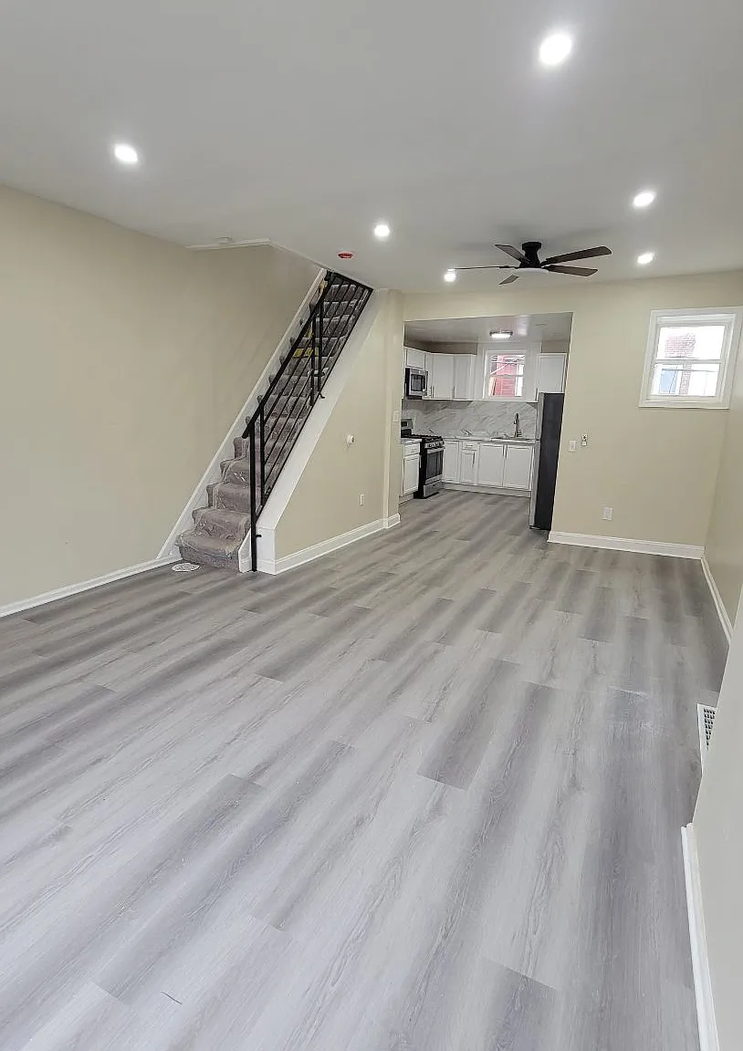 3 bed, 720 sqft, $1,350 — Photo 2