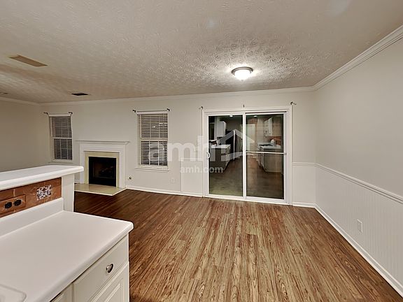4th image of 517 Lazy River Ln