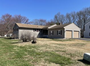 5 Spur Ln, Newington, CT 06111