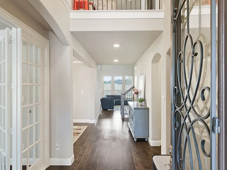 7452 Reverchon Dr — Photo 3