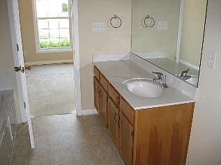 4th image of 123 Woodlake Ct