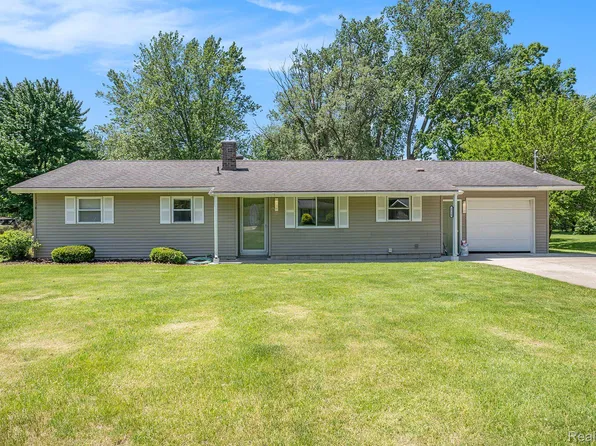 3720 Waltmar Dr, Bridgeport, MI 48722