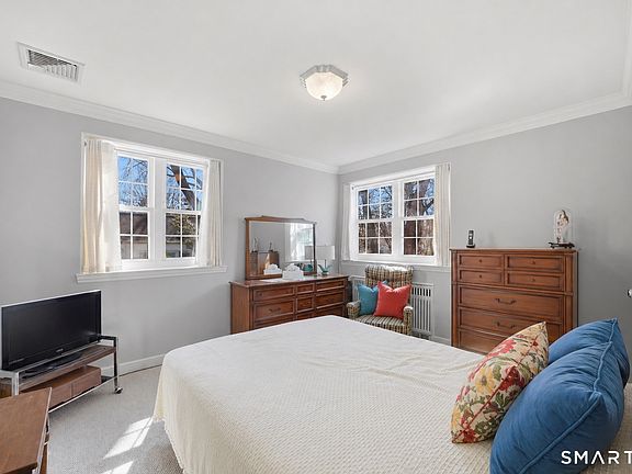 5th image of 72 Haig Avenue