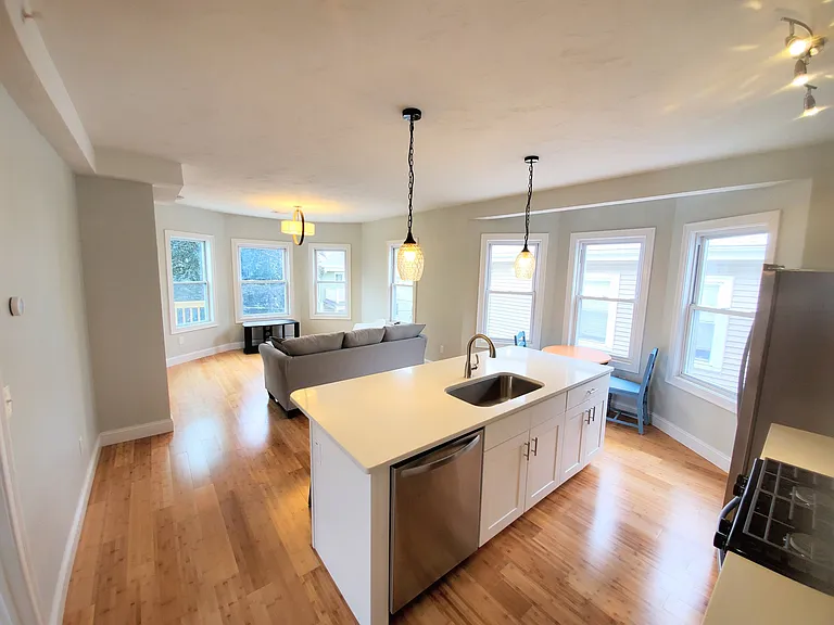 50-52 Carrington Ave #3R — Photo 3
