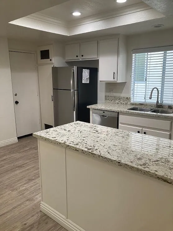 2 bed, 2.5 bath, 1100 sqft, $4,600 — Photo 3