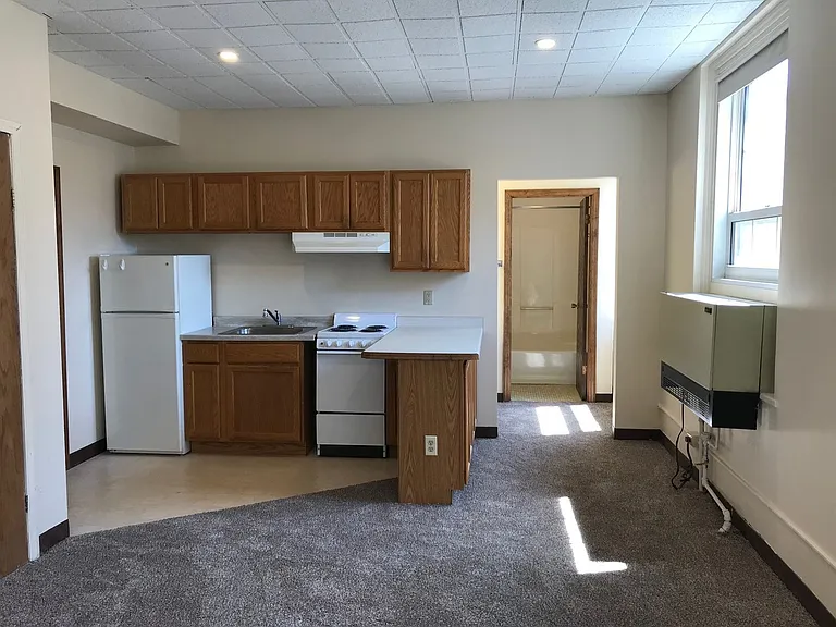 Cass Street Apartments — Photo 24