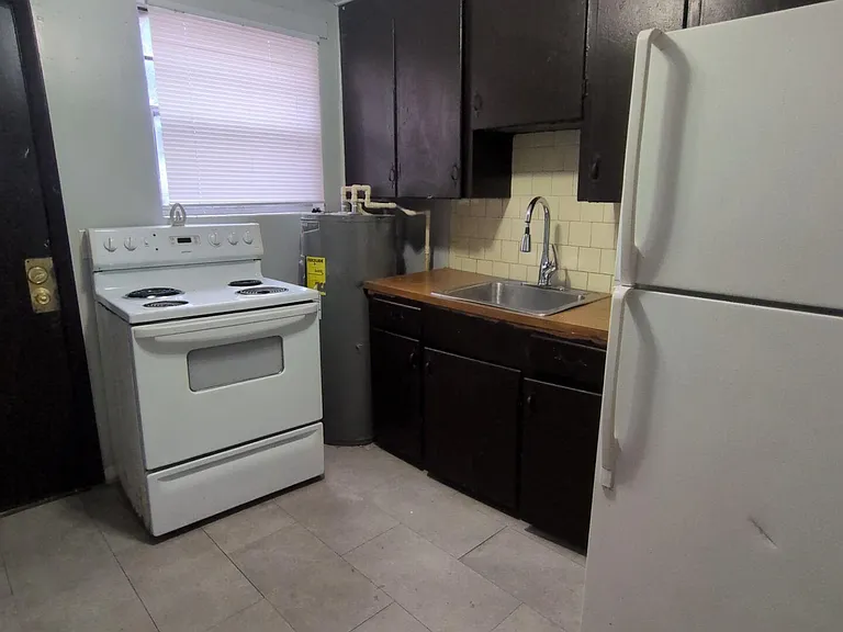 1145 W 25th St #1 — Photo 9