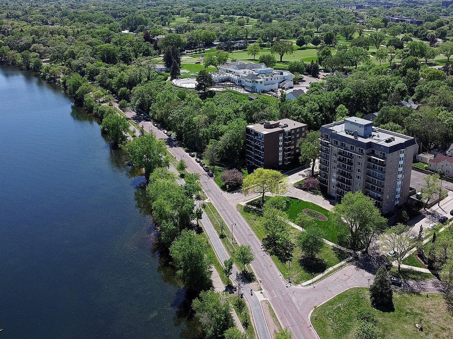 3200 W Bde Maka Ska Pkwy APT 601, Minneapolis, MN 55416 MLS 6372695