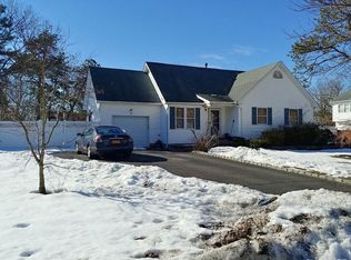 10 Kathleen Cres, Coram, NY 11727