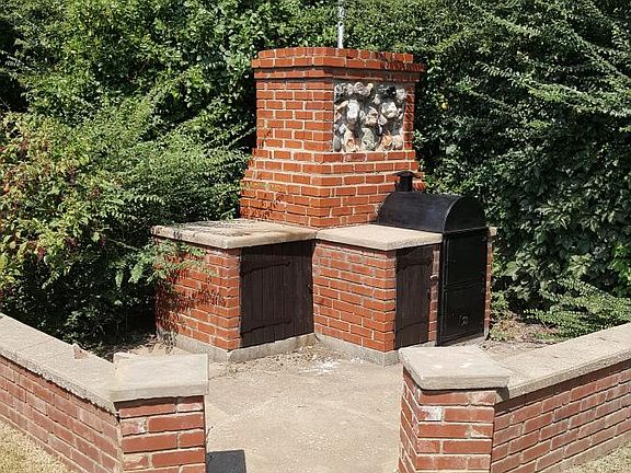 built in grill/smoker