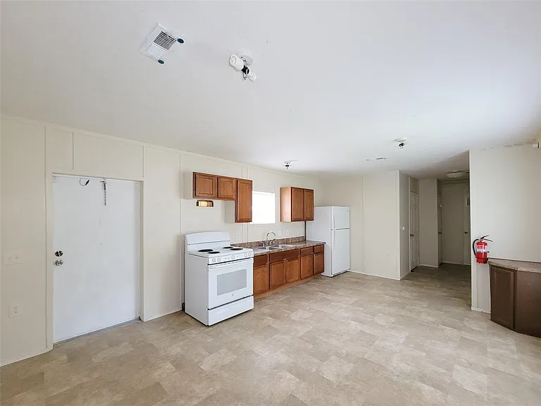 9203 Greens Rd #A — Photo 6