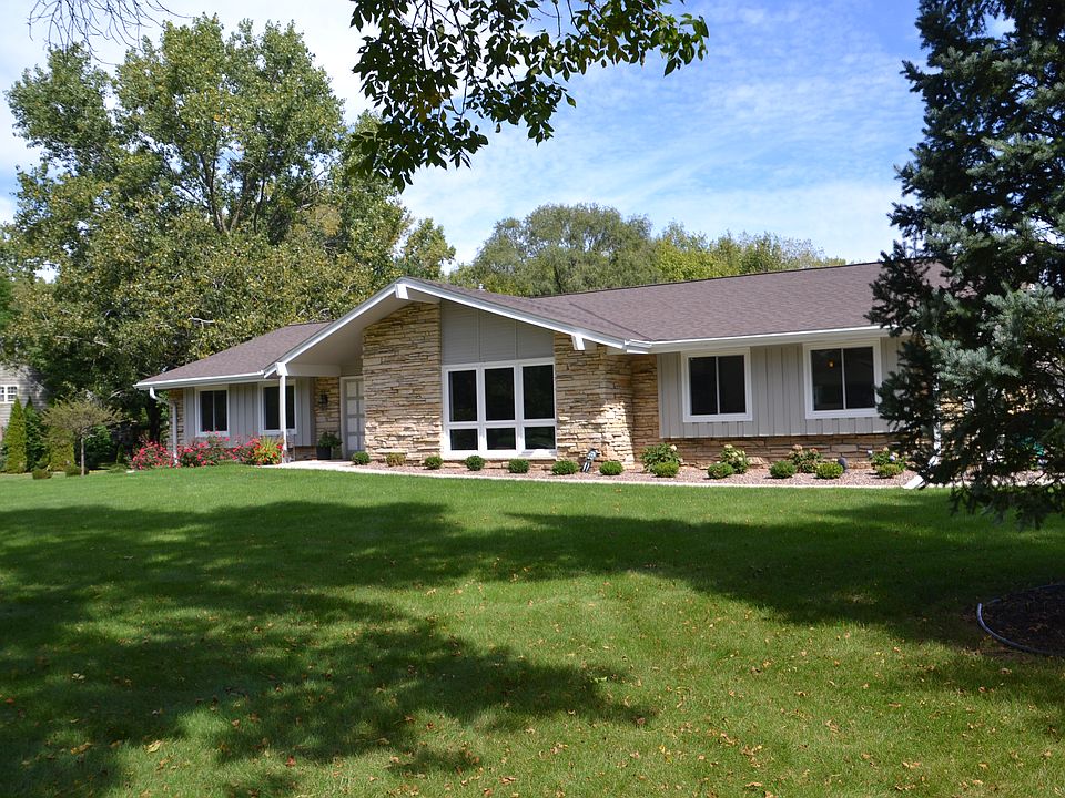 1st image of 10042 N Brookdale Dr