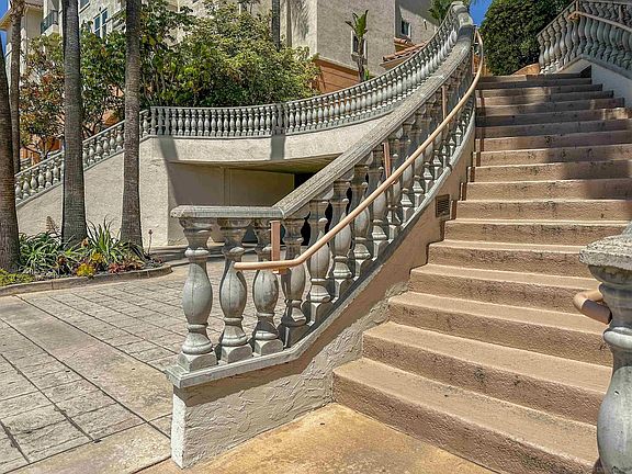 3rd image of 680 Camino De La Reina APT 2313
