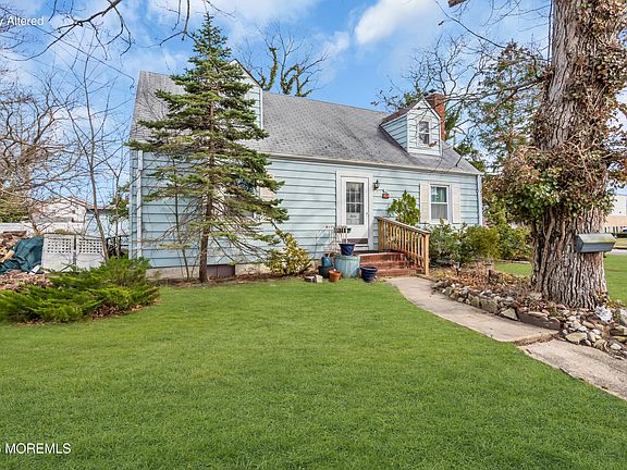 3rd image of 404 Maxson Avenue