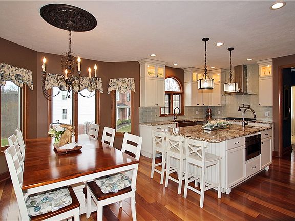 5th image of 702 Magnolia Ln
