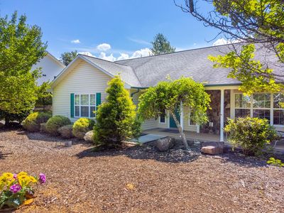 157 W Coventry Dr, Franklin, NC, 28734